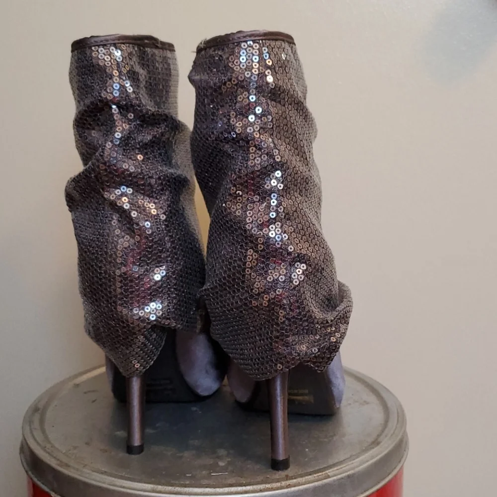 Metallic gray sequin booties - Picture 4 of 7